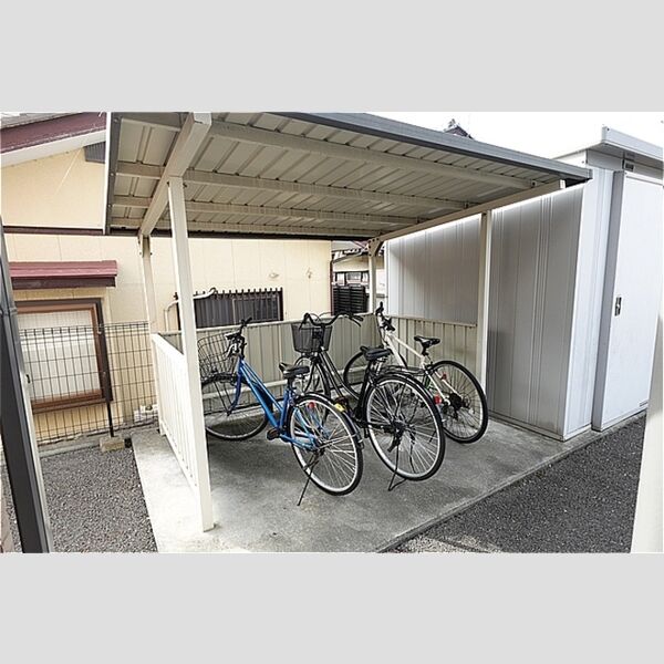 現地周辺 (駐輪場)