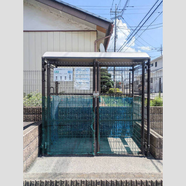 現地周辺 (ゴミ置場)