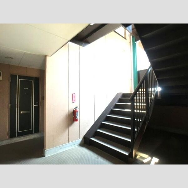 現地周辺 (駐輪場がありませんので、階段下等をご利用下さい)