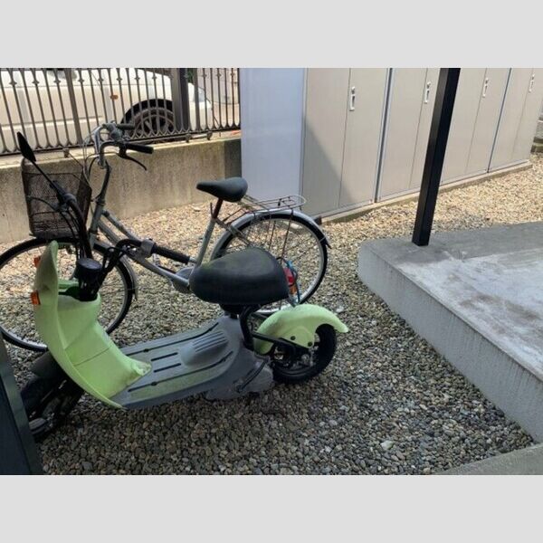 現地周辺 (駐輪場はありませんので階段下等をご利用下さい)