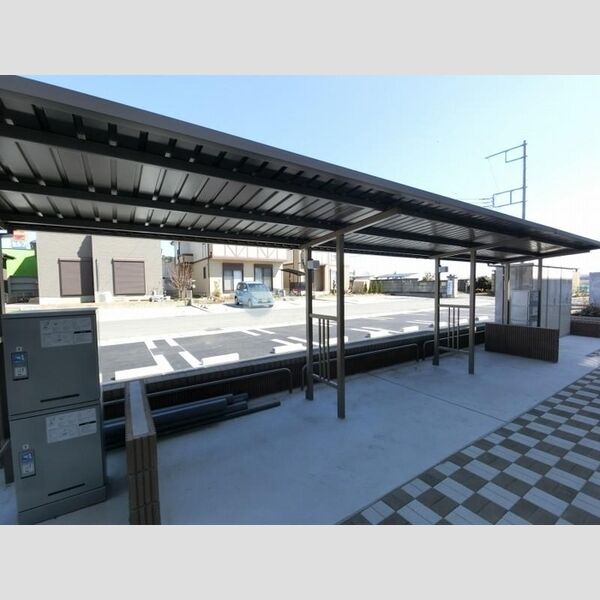 現地周辺 (宅配ボックス付き(2ヶ所)駐輪場)