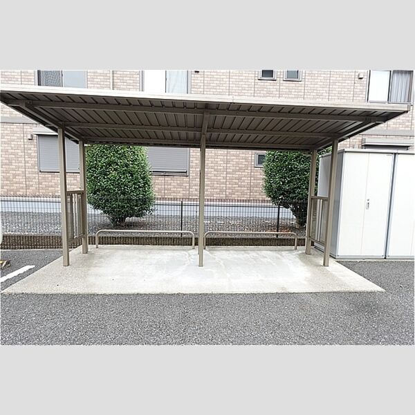 現地周辺 (駐輪場)