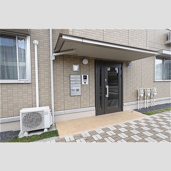 エントランス (エントランス(オートロック・宅配BOX付き))