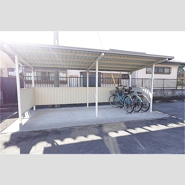 現地周辺 (駐輪場)