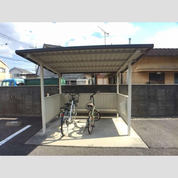 現地周辺 (駐輪場)