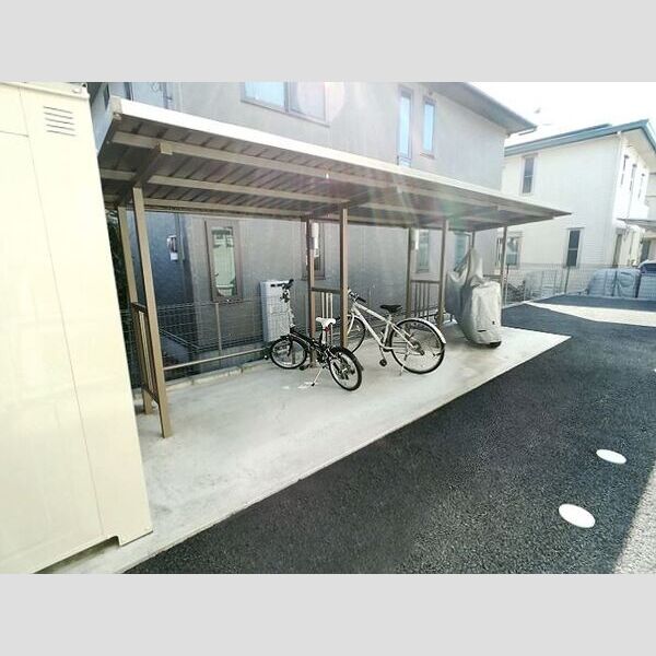 現地周辺 (駐輪場)