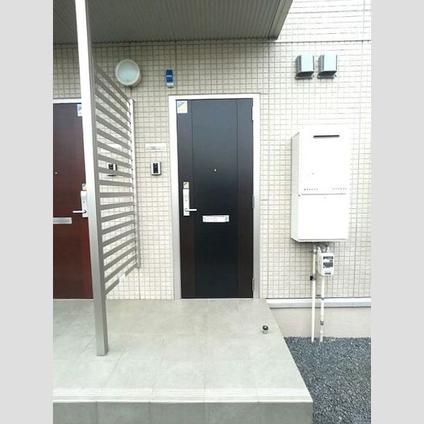 現地周辺 (玄関前)