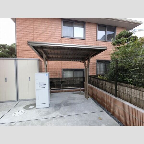 現地周辺 (駐輪場(宅配ボックス有ります))