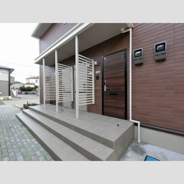 現地周辺 (玄関前)