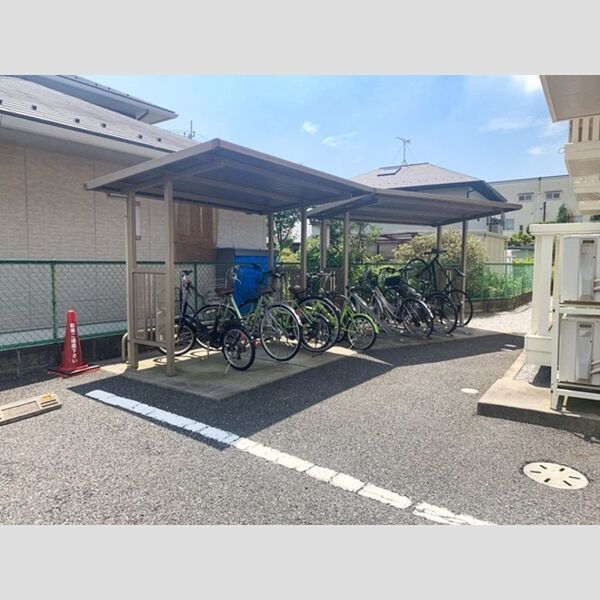 現地周辺 (駐輪場)