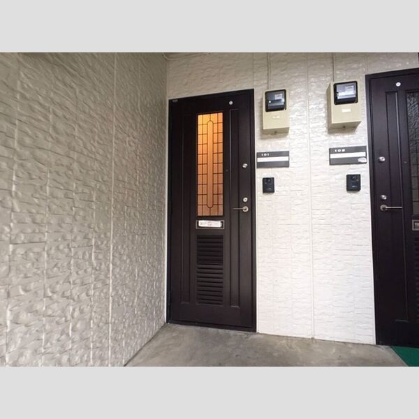 現地周辺 (玄関前)