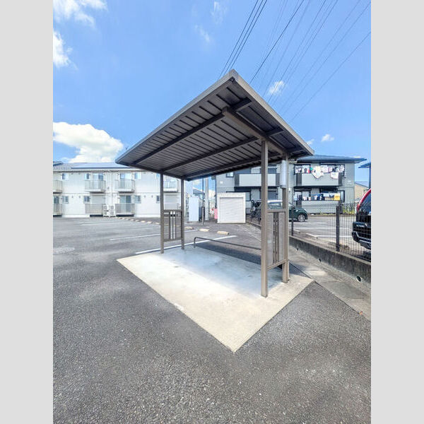 現地周辺 (駐輪場)