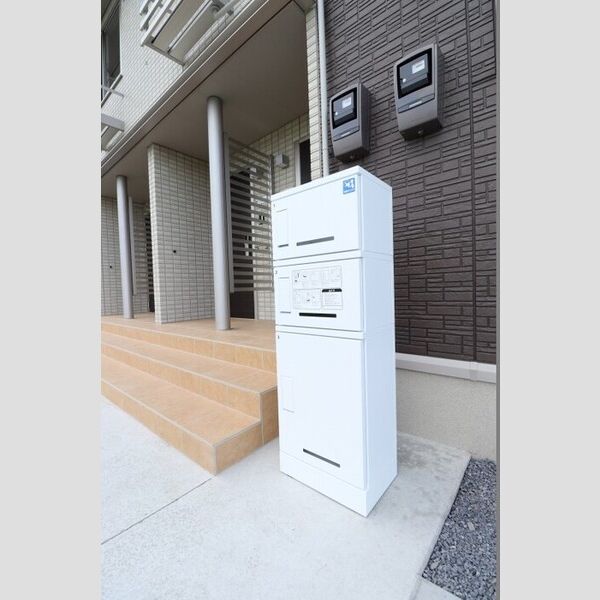 現地周辺 (共用部に宅配ボックス)