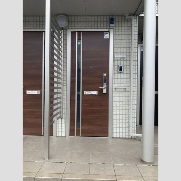 現地周辺 (玄関前)