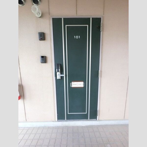 現地周辺 (玄関前)