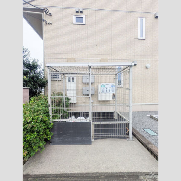 現地周辺 (ゴミ置場)