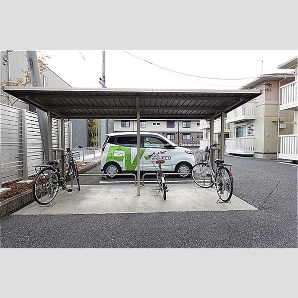 現地周辺 (駐輪場)