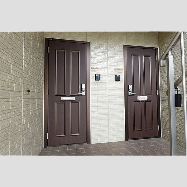 現地周辺 (玄関前)