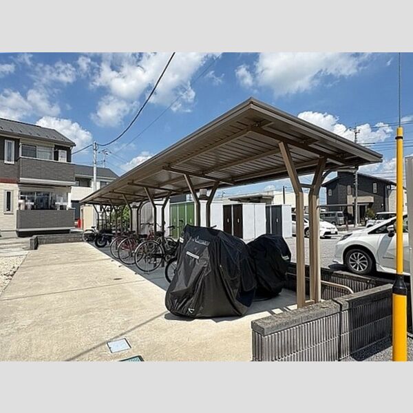 現地周辺 (駐輪場)