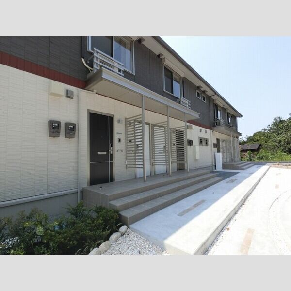 現地周辺 (玄関前)