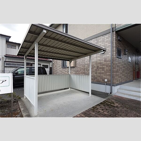 現地周辺 (駐輪場)