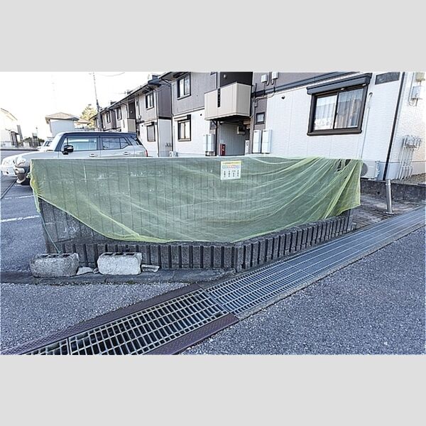 現地周辺 (アパート専用ゴミステーション)