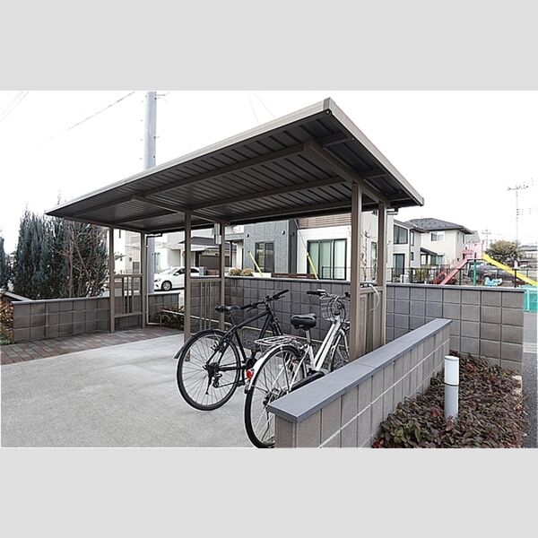 現地周辺 (駐輪場)