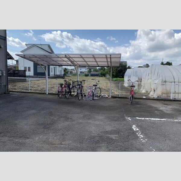 現地周辺 (駐輪場)