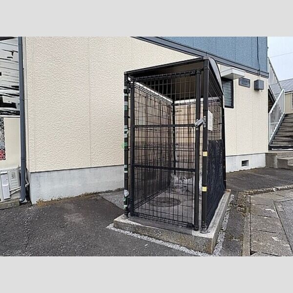 現地周辺 (敷地内アパート専用ゴミステーション)