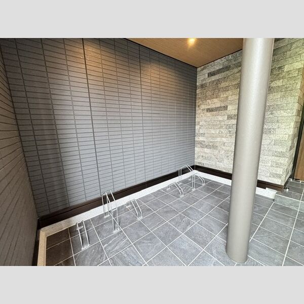 現地周辺 (駐輪場)