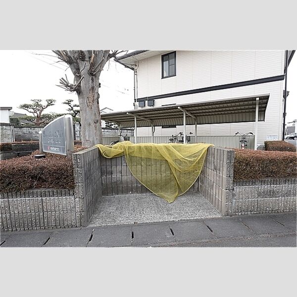 現地周辺 (敷地内アパート専用ゴミステーション)