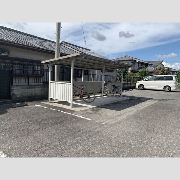 現地周辺 (駐輪場)