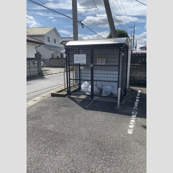 現地周辺 (敷地内ごみステーション)