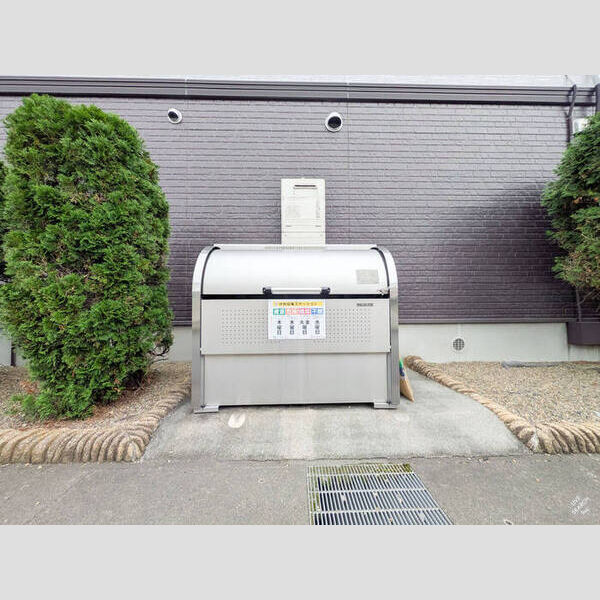 現地周辺 (ゴミ置場)