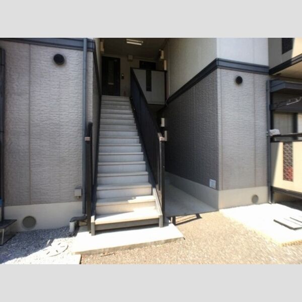 現地周辺 (建物入り口)