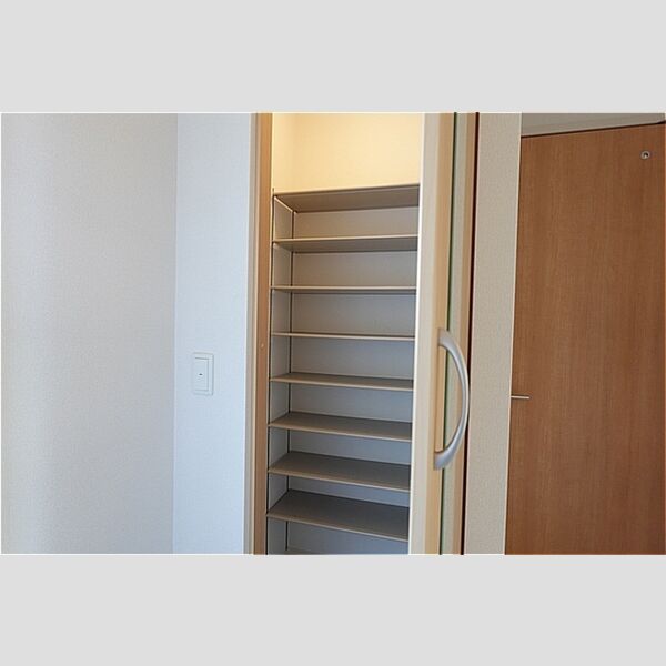 玄関 (シューズクローク)