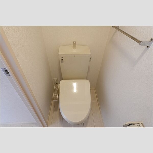 トイレ (温水洗浄暖房便座のトイレ)