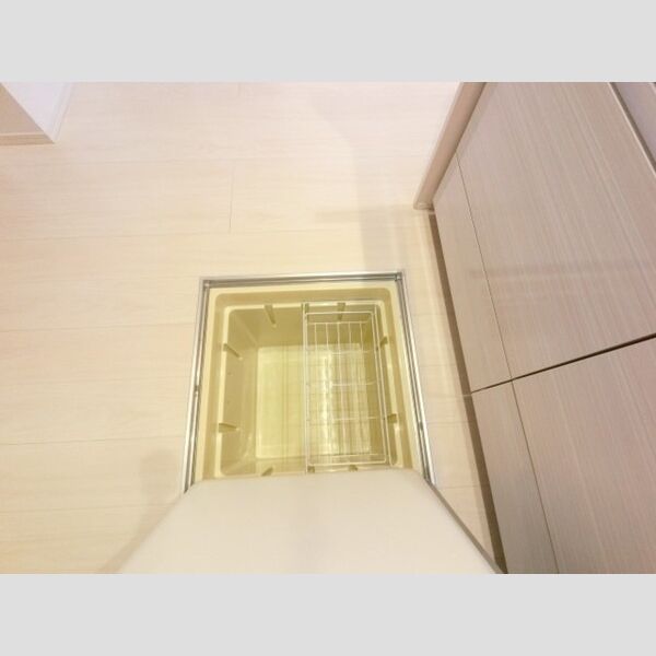 その他 (床下収納)