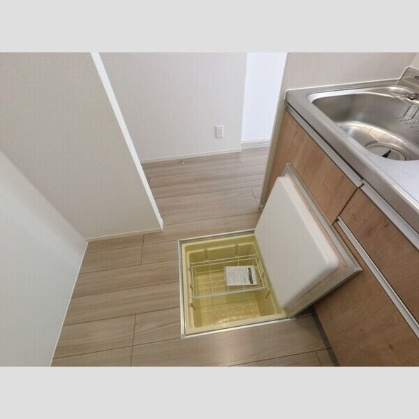 その他 (床下収納)