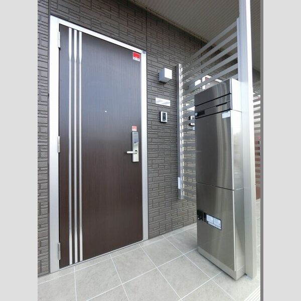 玄関 (宅配ボックス付き・ICカードキーの玄関)