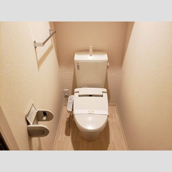 トイレ (温水洗浄暖房便座のトイレ)