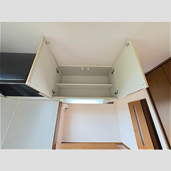 その他 (キッチン・上部収納棚)