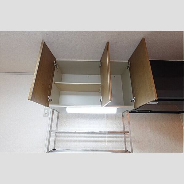 その他 (キッチン・上部収納棚)