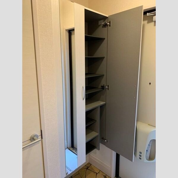 玄関 (鏡付きシューズボックス)