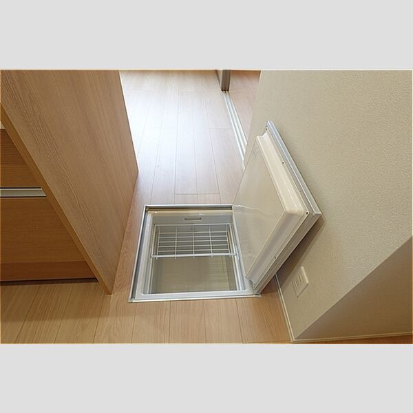 その他 (床下収納)