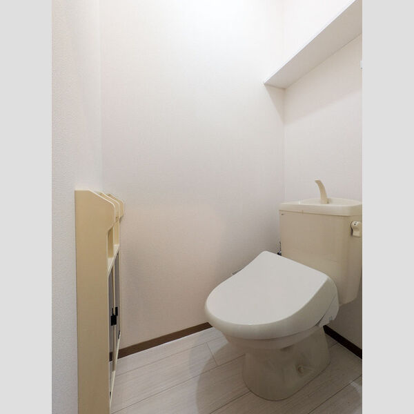 トイレ (温水洗浄暖房便座)