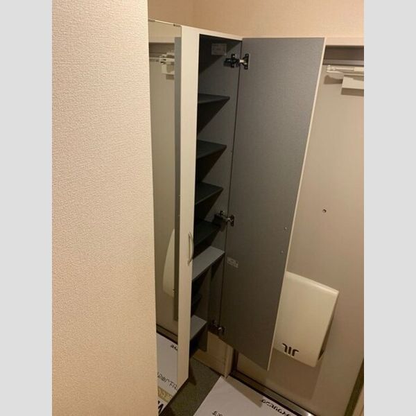 玄関 (鏡付きシューズボックス)