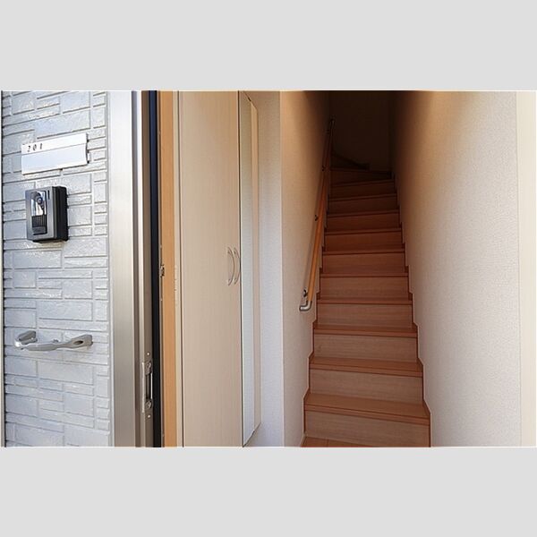 玄関 (鏡付きシューズボックス)