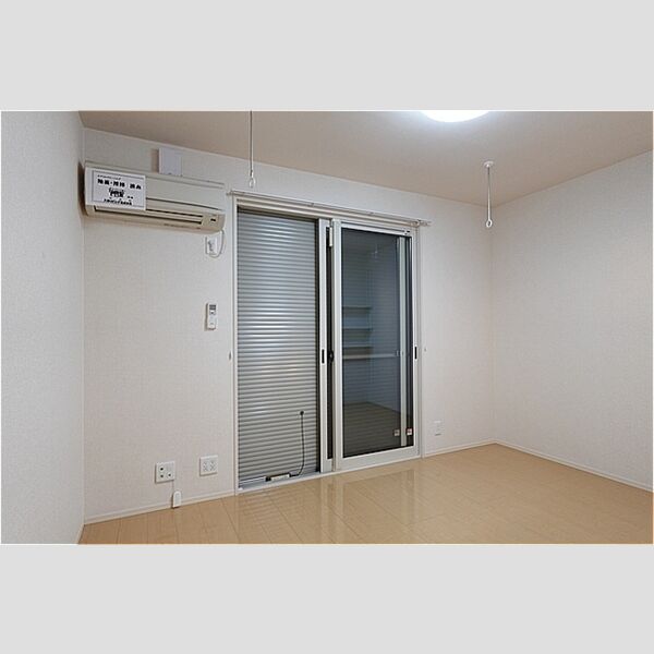 その他 (LDK・シャッター雨戸と室内物干し)