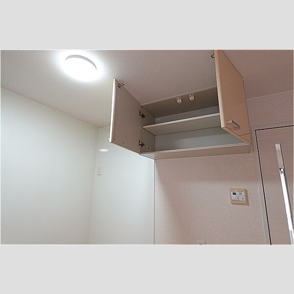 その他 (キッチン・上部収納棚)